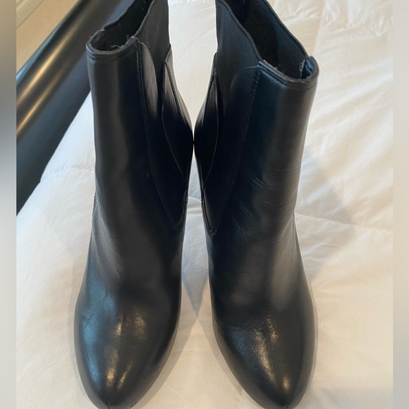 Charles David Leather Ankle Boots - Picture 3 of 6
